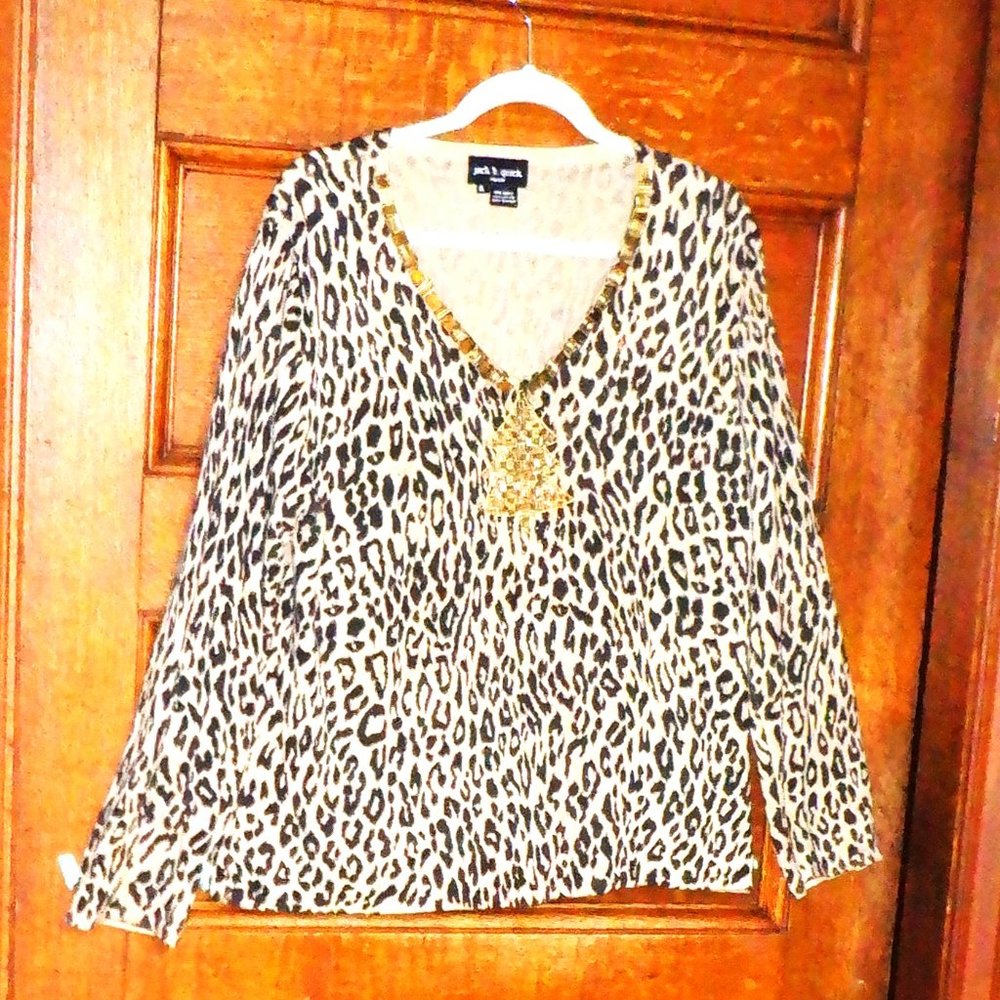 ~ JACK B QUICK ~ TOP XL ~Gold Beads / Neckline and Front Design